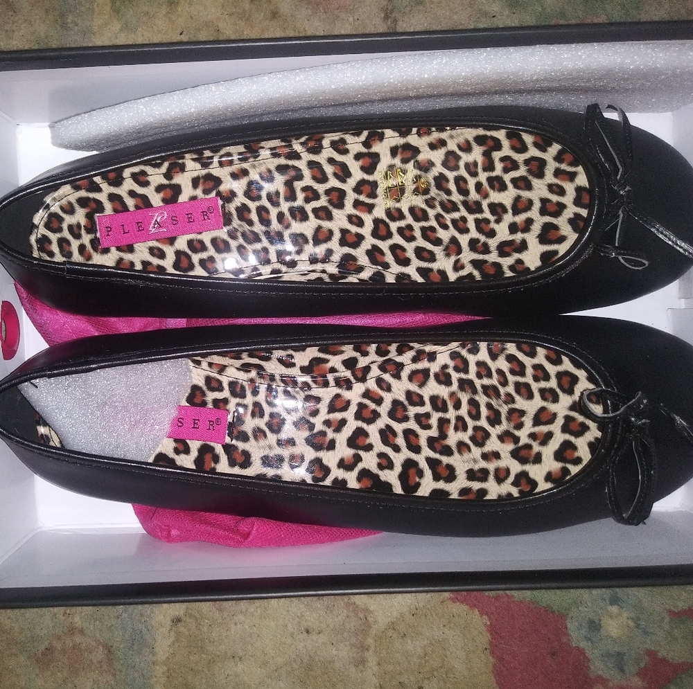 Pleaser flats